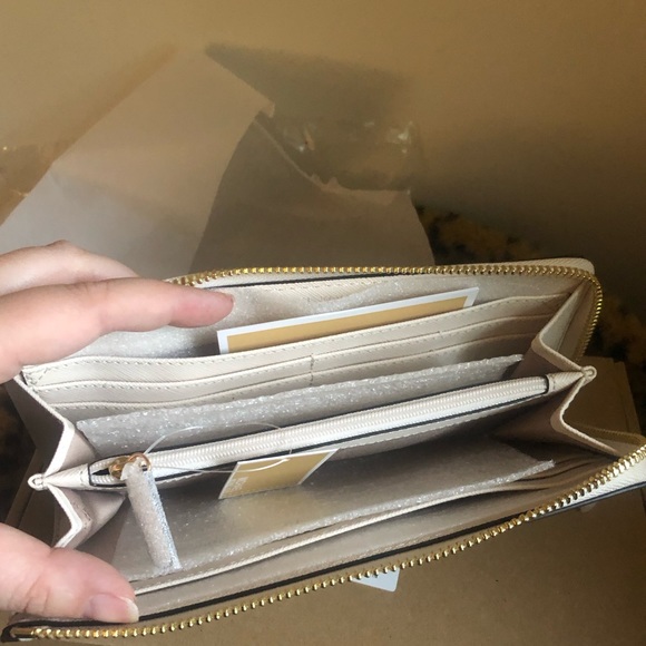 NWT MICHAEL KORS Jet Set Travel Lrg Saffiano Leather Quarter-Zip Wallet - Picture 6 of 13